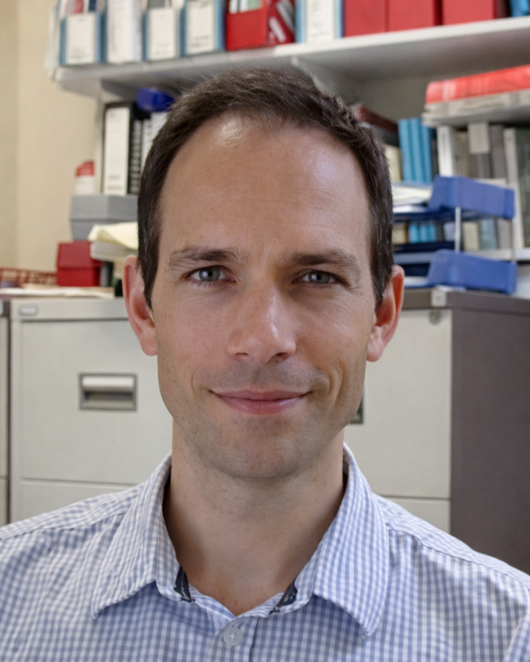 Dr Oliver Leach